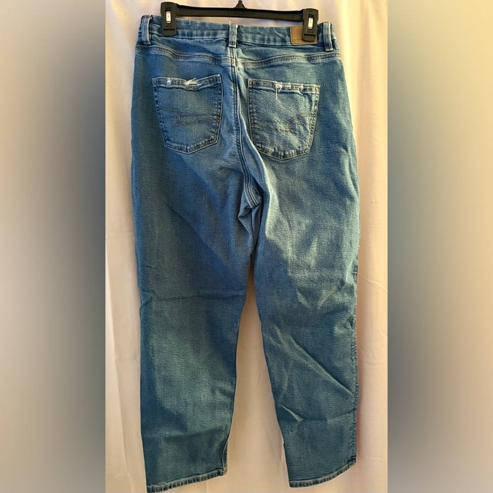 American Eagle Women’s Straight Leg Denim Jeans w/Distress Pocket Hems; Size 8 - Picture 2 of 6